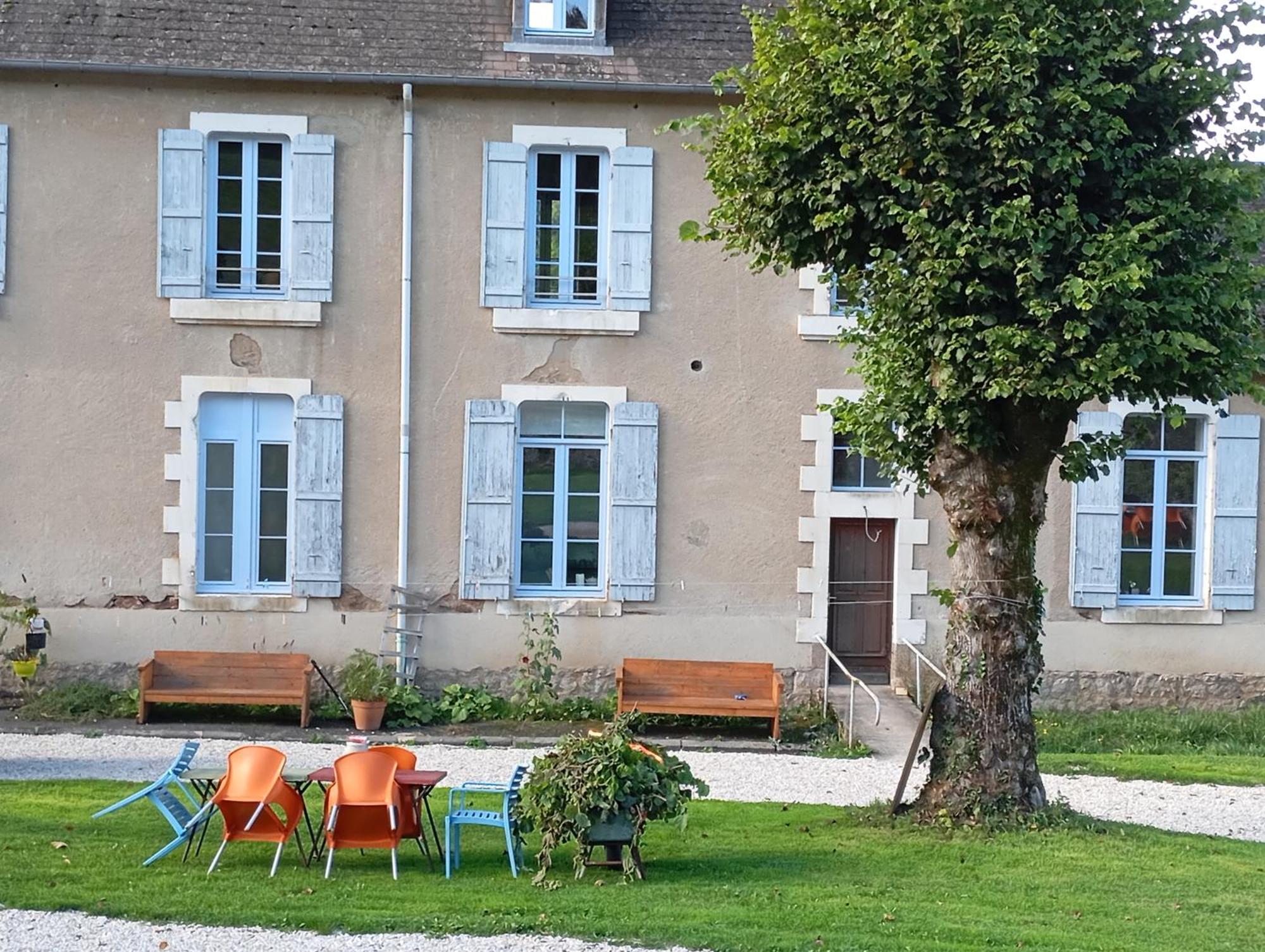 L' Ancienne Ecole Du Morvan Larochemillay Bagian luar foto
