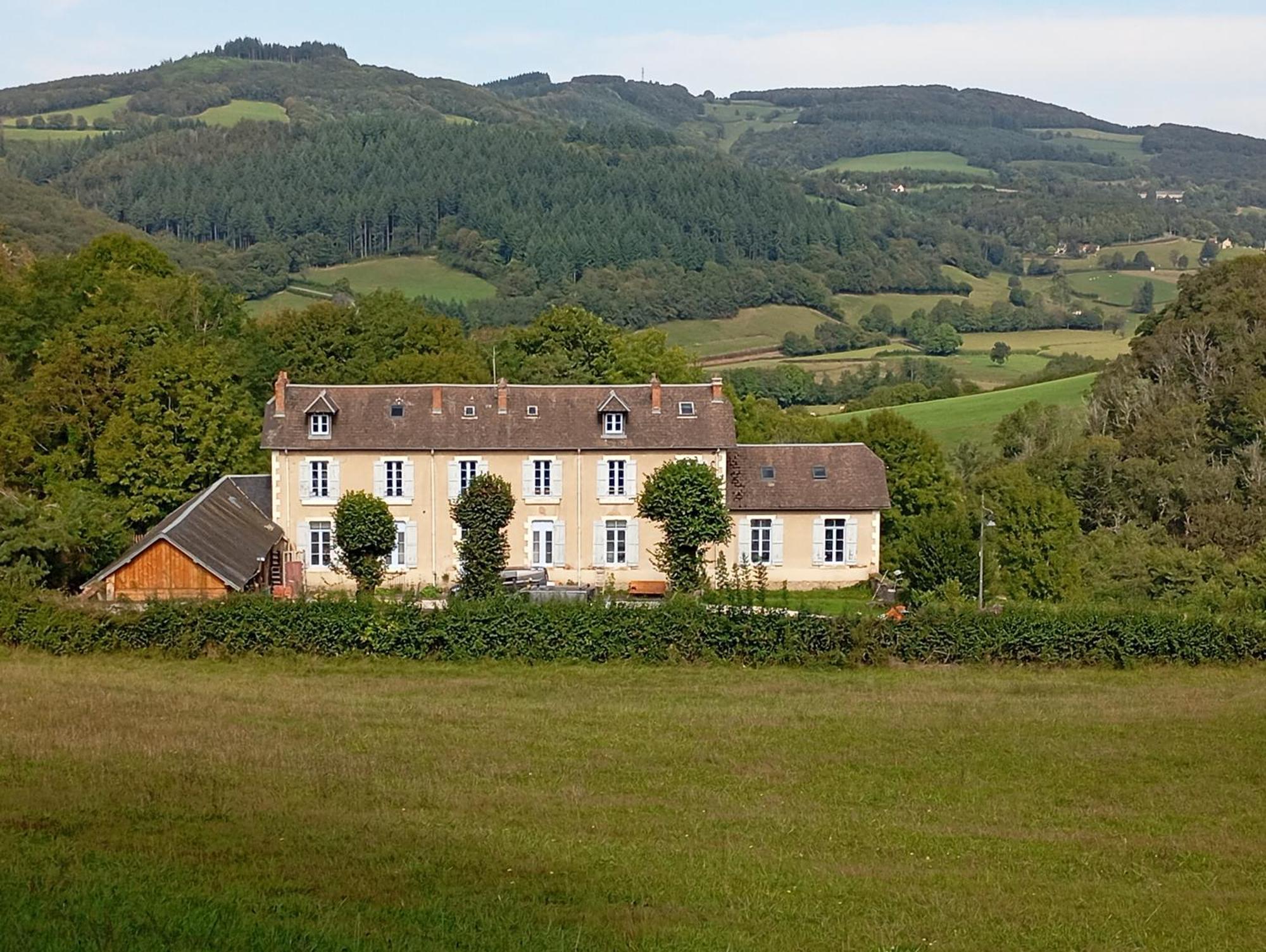 L' Ancienne Ecole Du Morvan Larochemillay Bagian luar foto